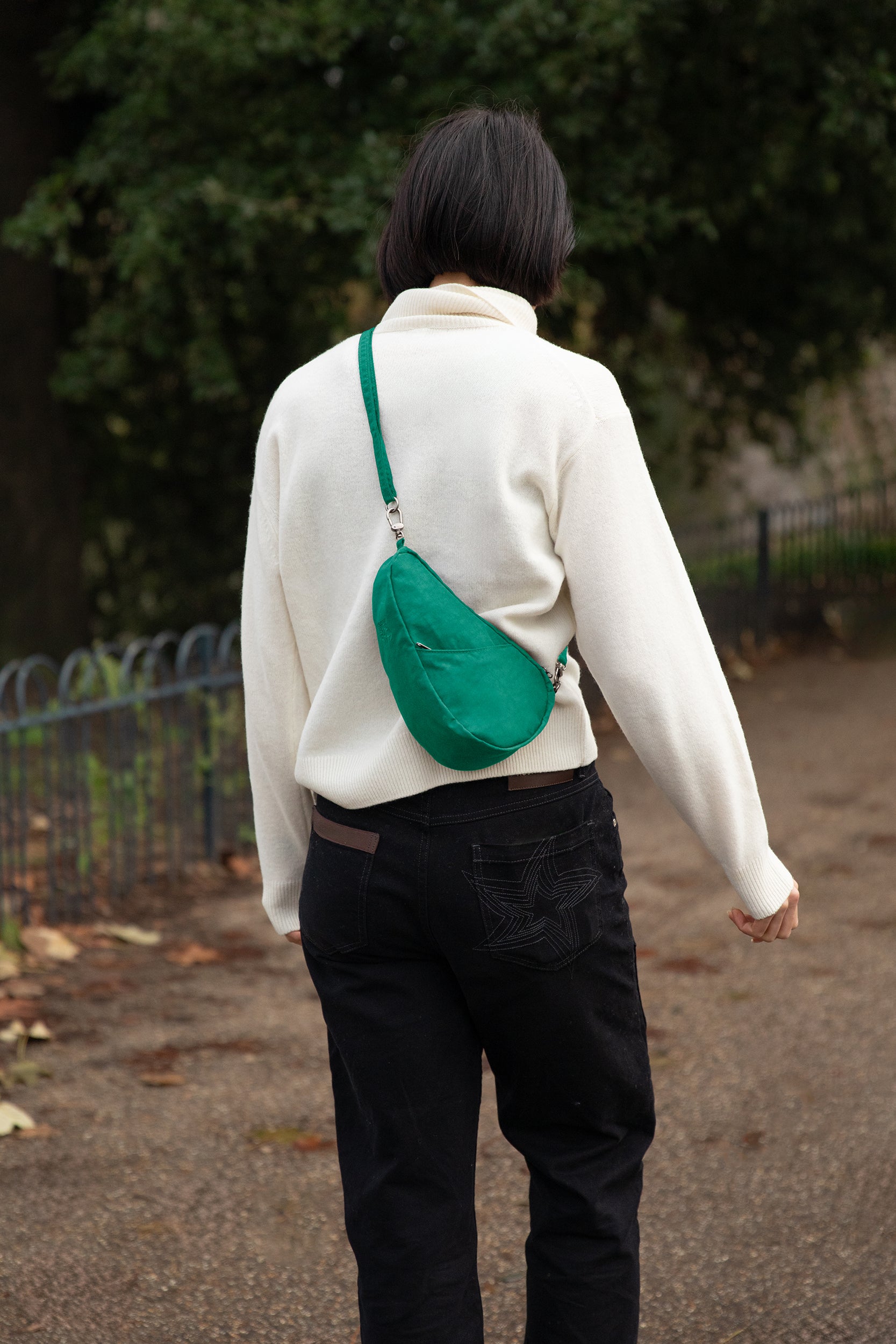 ヘルシーバックバッグ テクスチャードナイロン バッグレット エメラルド 24AW 24AW NEW eギフト対象 LARGE BAGLETT TEXTURED NYLON Textured nylon Emerald コアクラシック テクスチャードナイロン テクスチャードナイロンラージバッグレット ノベルティフォンタブ バッグレット メール便指定商品 ラージバッグレット 配送日時指定不可