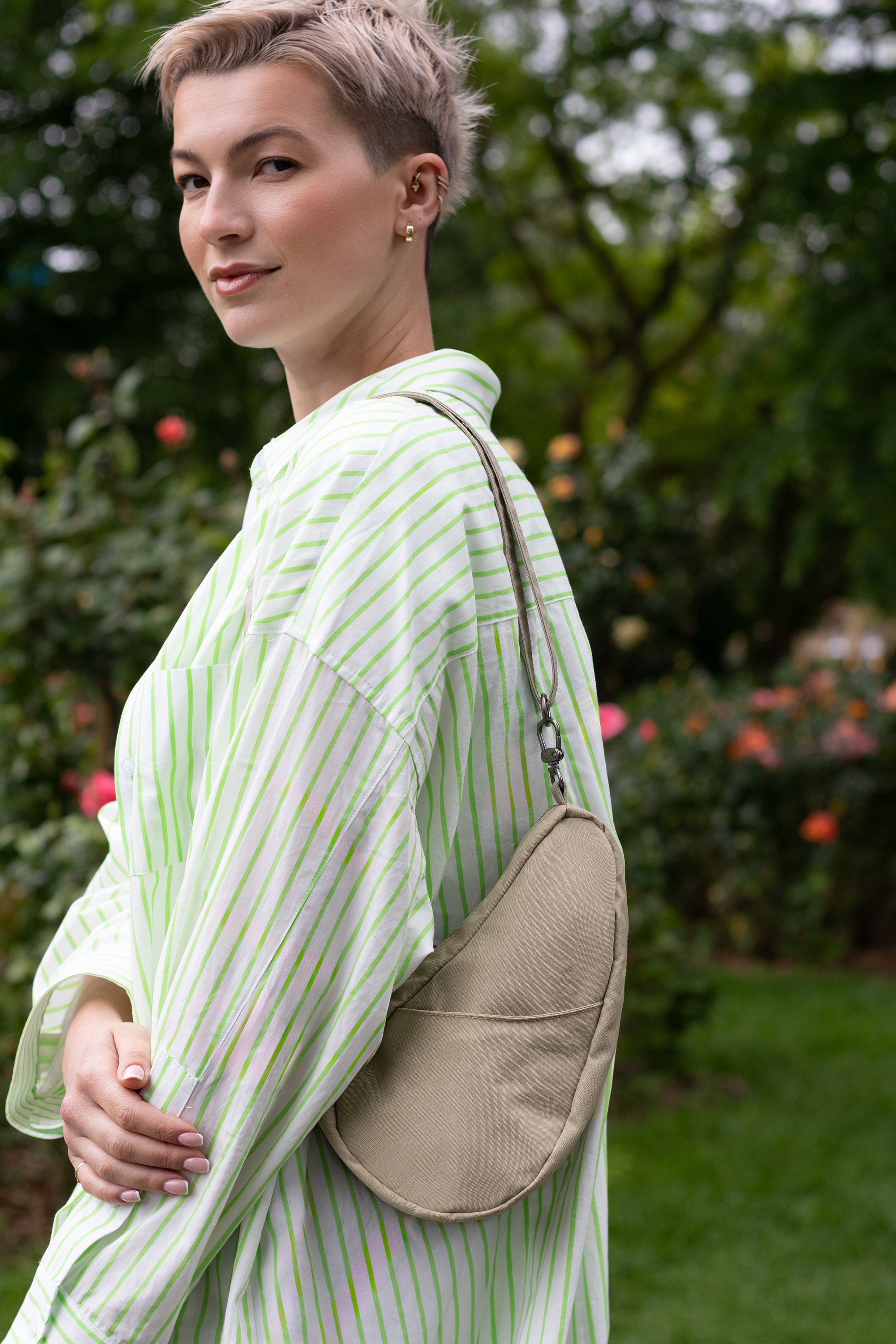 ヘルシーバックバッグ テクスチャードナイロン バッグレット シエラ 24AW 24AW NEW eギフト対象 LARGE BAGLETT TEXTURED NYLON Textured nylon Sierra コアクラシック テクスチャードナイロン テクスチャードナイロンラージバッグレット ノベルティフォンタブ バッグレット メール便指定商品 ラージバッグレット 配送日時指定不可