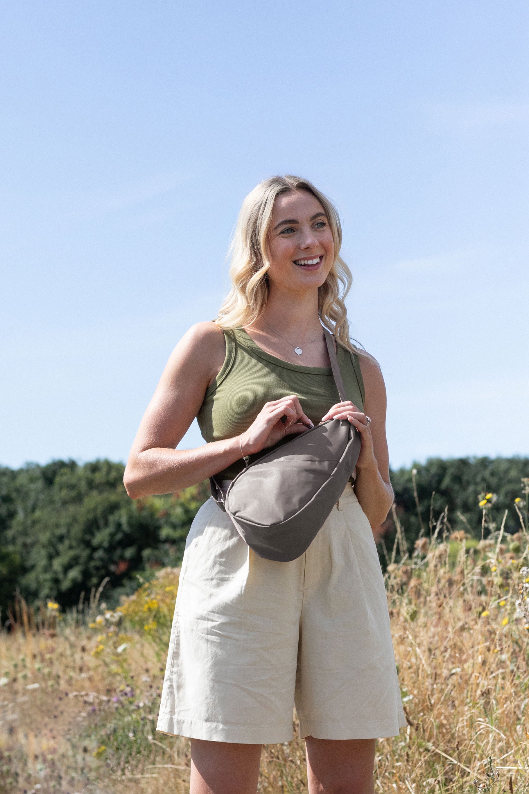 ヘルシーバックバッグ リサイクルナイロン スリング ウォルナット 新仕様 25SS 25SS NEW Recycled Nylon Walnut コアクラシック スリング