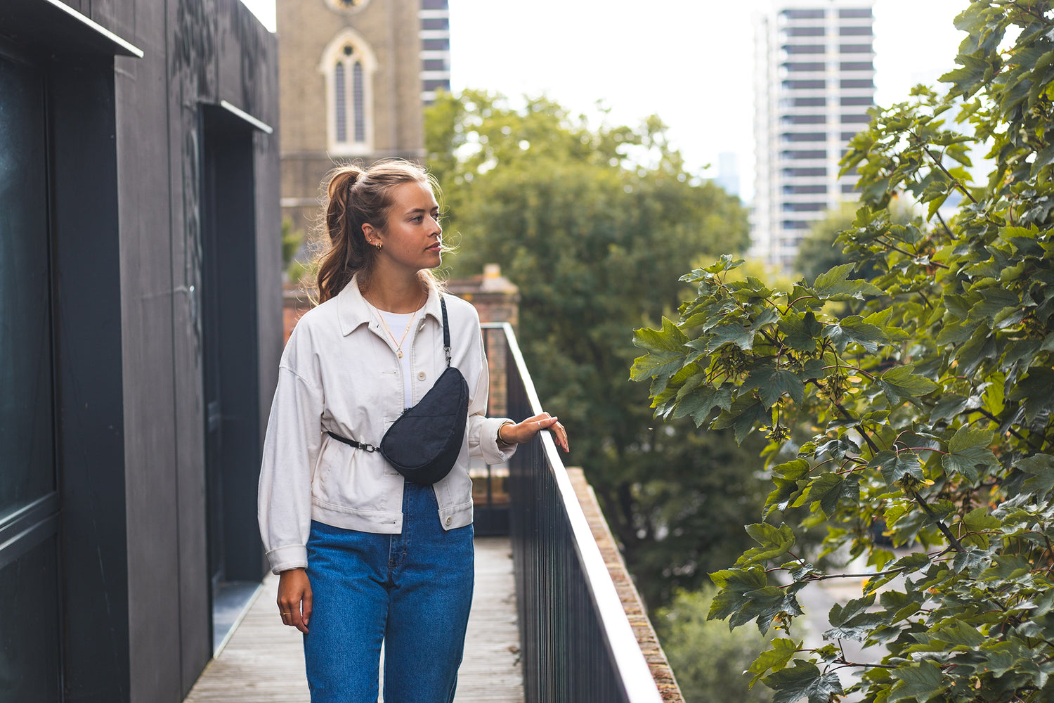 テクスチャードナイロン バッグレット ブラック