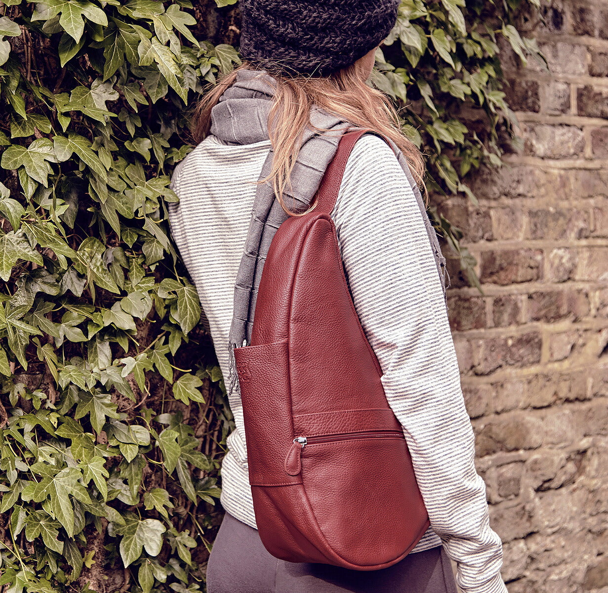 ヘルシーバックバッグ レザー Sサイズ チリ 24SS eギフト対象 For Her For Him LEATHER RED S size Sサイズ ポイント対象外 メリントレグウィントSサイズ ラグジュアリー レザー