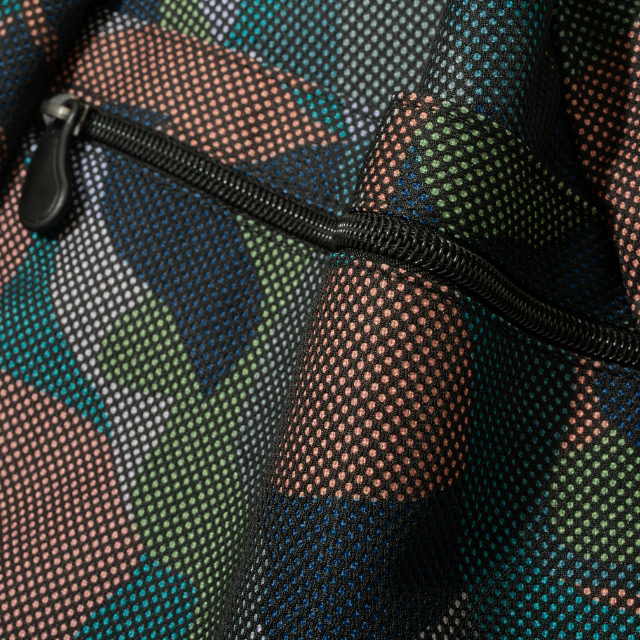 光や見る角度によって表情を変える遊び心のある【カモフラ×メッシュ】の新感覚デザイン