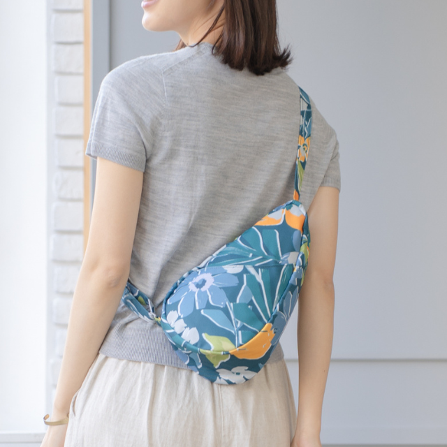 毎シーズン大人気！レトロシックな大判フラワープリントバッグが登場！