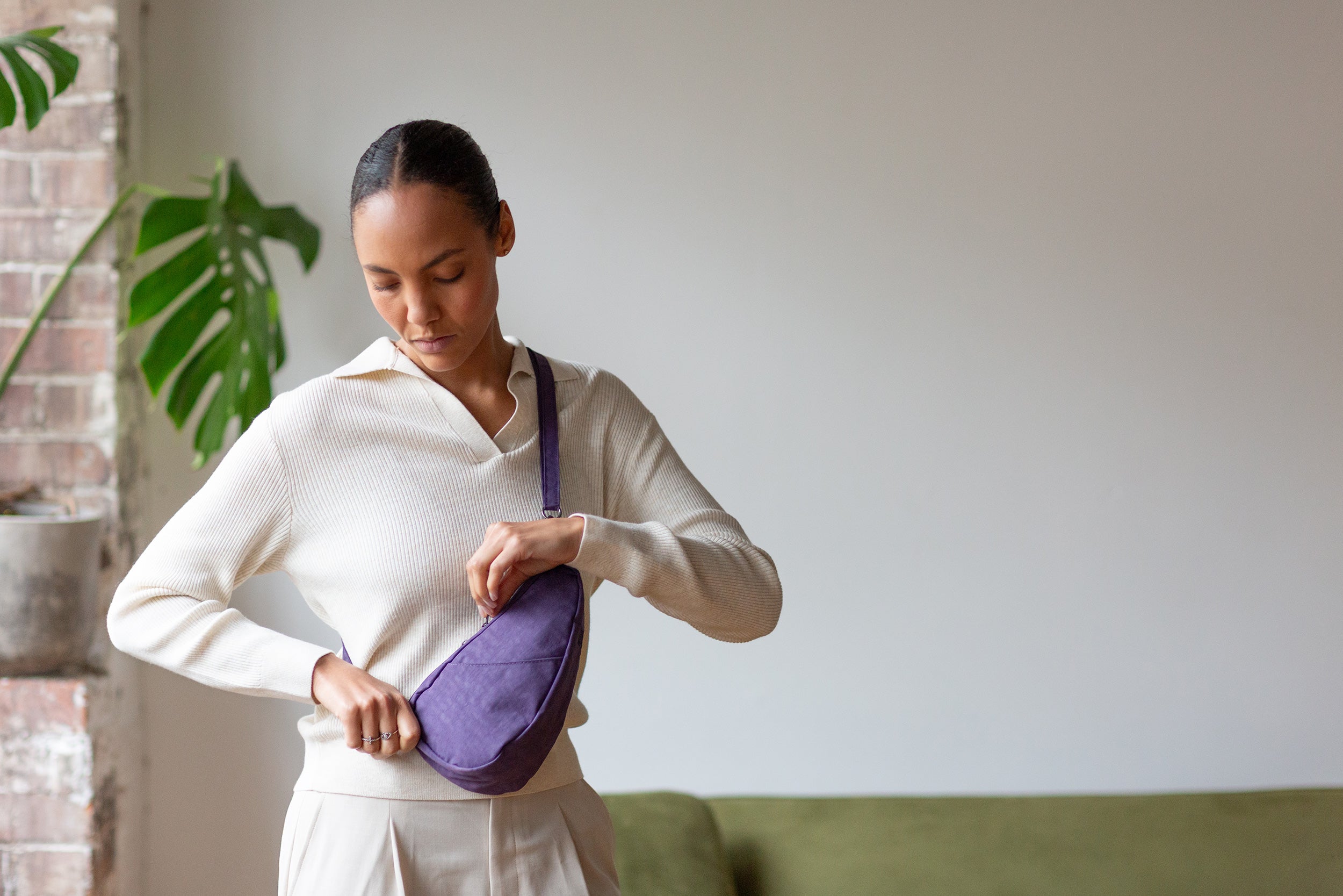 ヘルシーバックバッグ 新作先行販売／テクスチャードナイロン バッグレット アメジスト 25AW 25AW 25AW NEW Textured nylon Amethyst コアクラシック ノベルティフォンタブ バッグレット