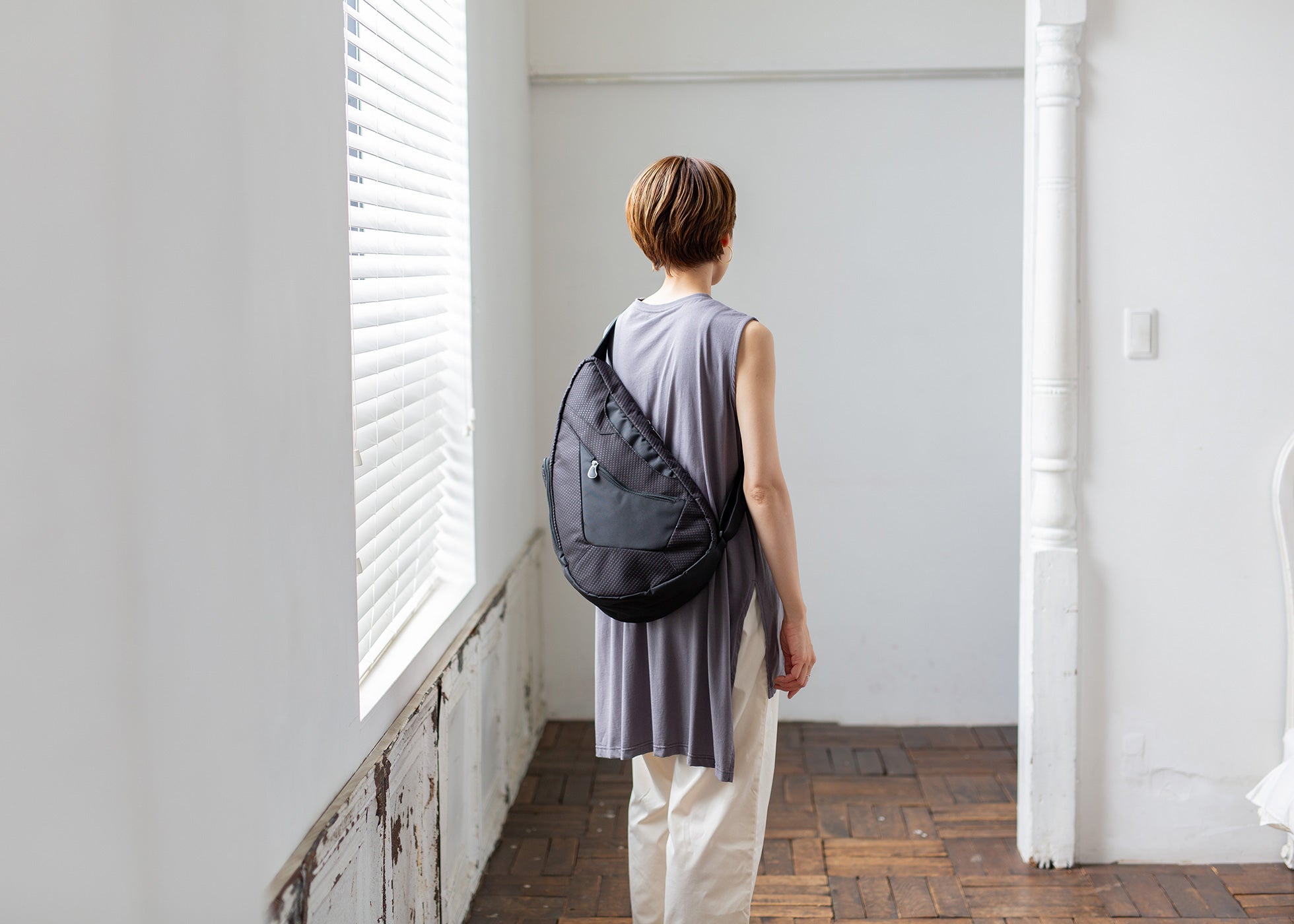 ヘルシーバックバッグ アクティブトラベラー Mサイズ ブラック - 軽量