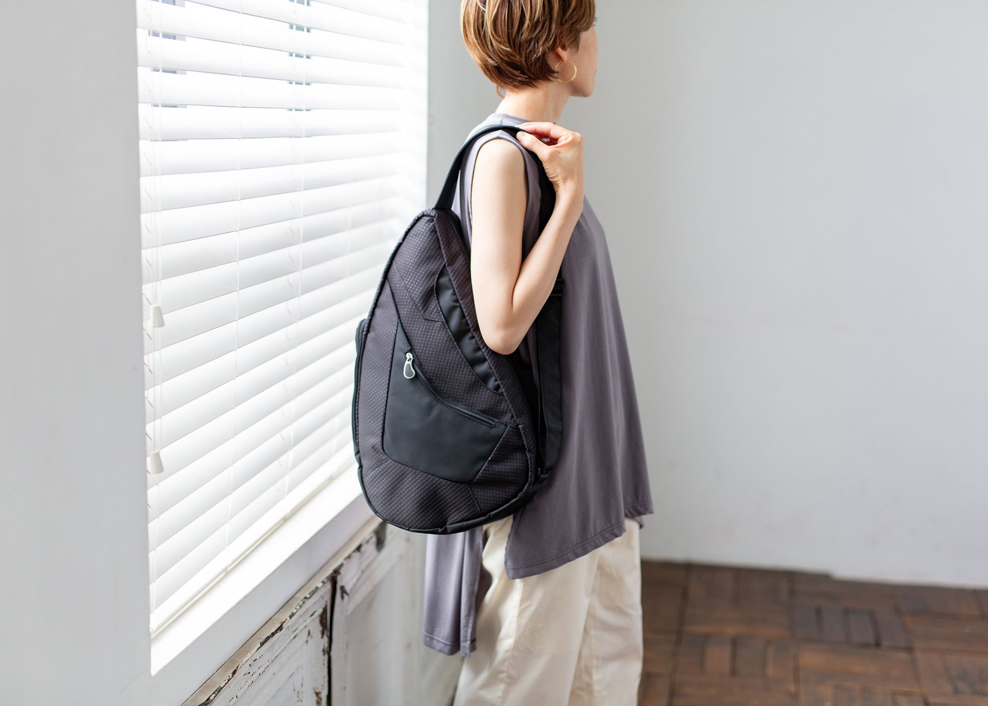 ヘルシーバックバッグ アクティブトラベラー Mサイズ ブラック