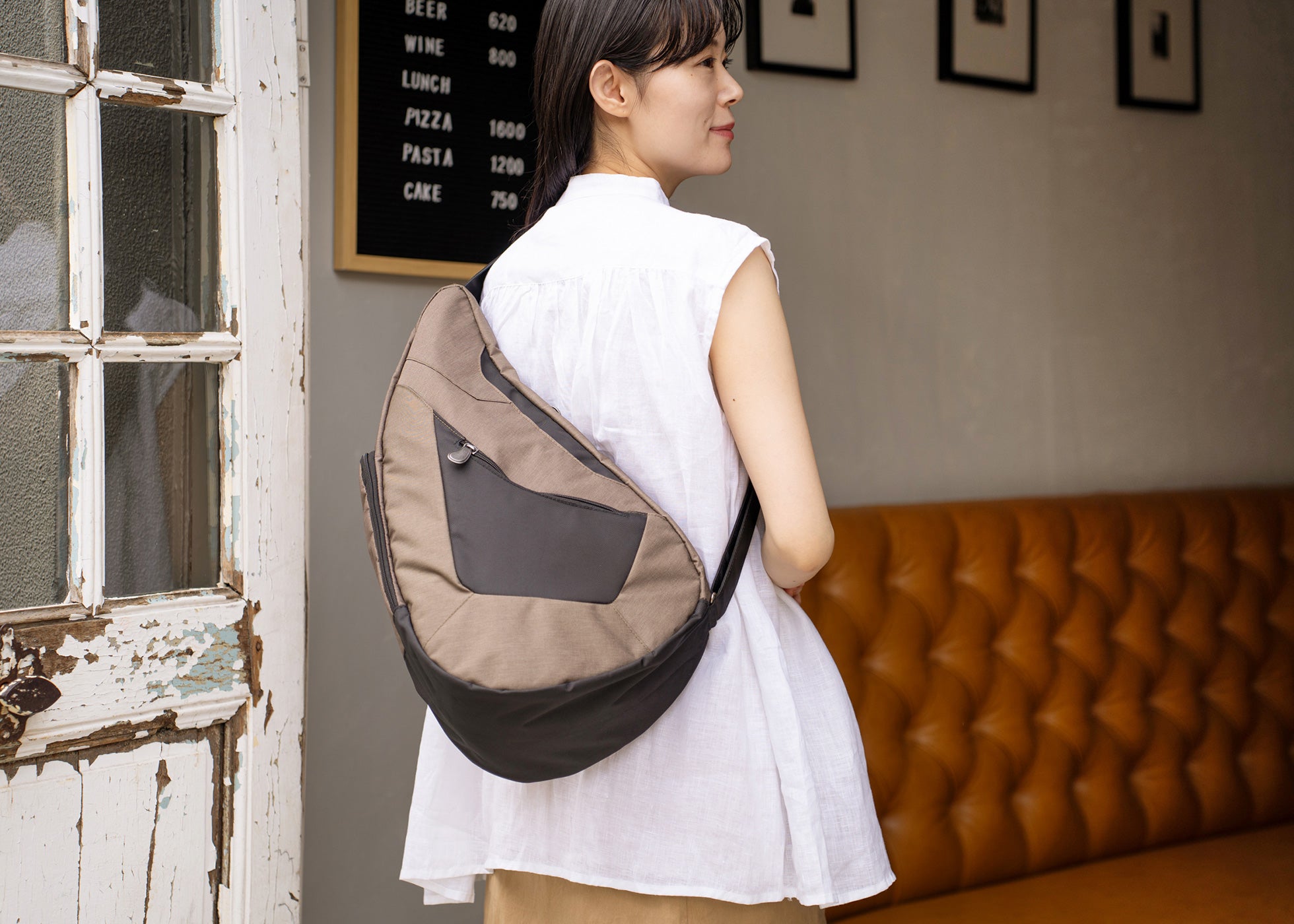HEALTHY BACK BAG　アーバントラベラーM ヘルシーバックバッグ アーバントラベラー Mサイズ サンド