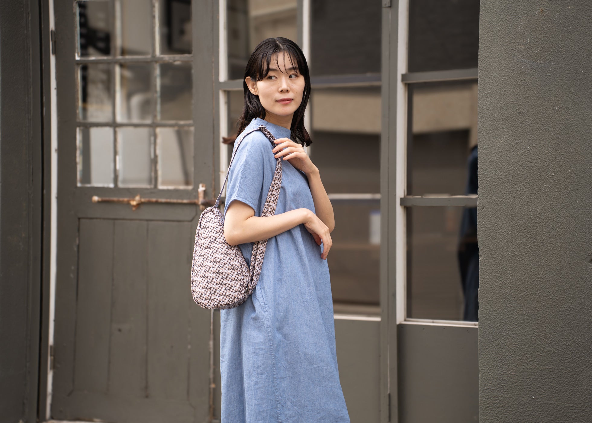 ヘルシーバックバッグ Hリュクス スリング - コンパクト3.5リットルの