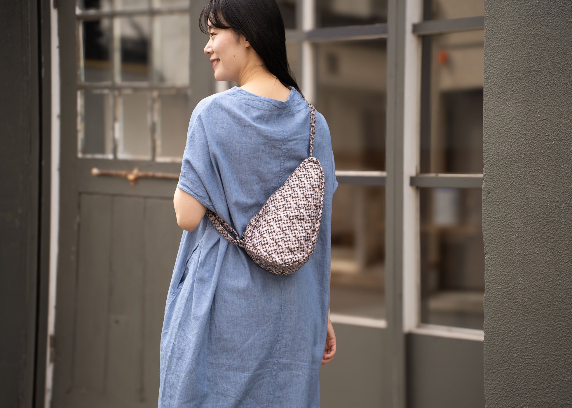 ヘルシーバックバッグ Hリュクス スリング - コンパクト3.5リットルの