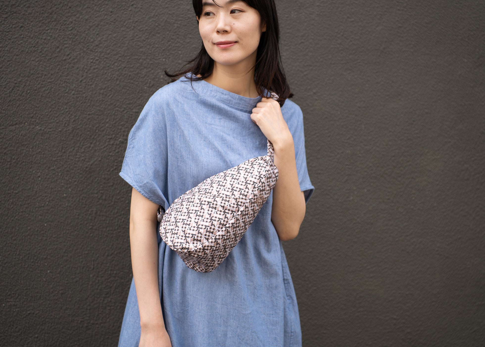 ヘルシーバックバッグ Hリュクス スリング - コンパクト3.5リットルの