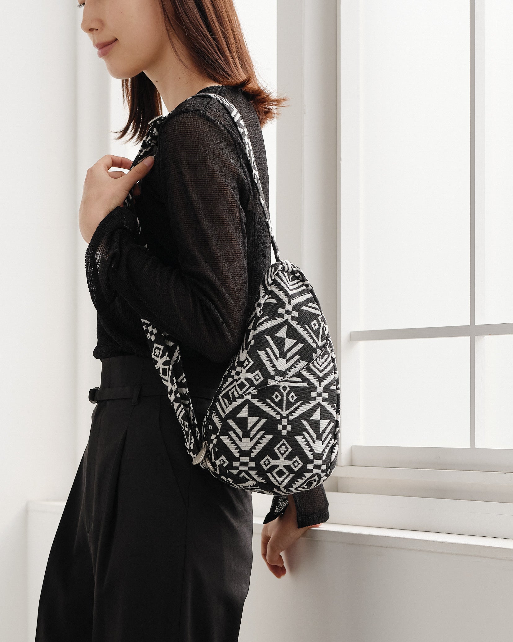 ヘルシーバックバッグ 《予約販売／8月25日出荷予定》フォークロア スリング（ノミィ） ブラック 26AW 26AW 26AW NEW 26AW先行販売 26AW先行販売_予約分 会員限定カート表示