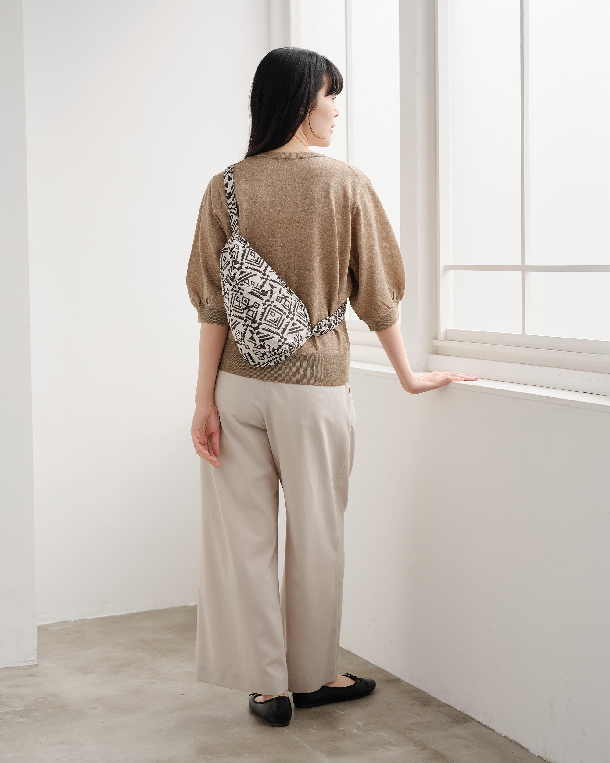 ヘルシーバックバッグ 《予約販売／8月25日出荷予定》フォークロア スリング（ノミィ） ブラウン 26AW 26AW 26AW NEW 26AW先行販売 26AW先行販売_予約分 会員限定カート表示