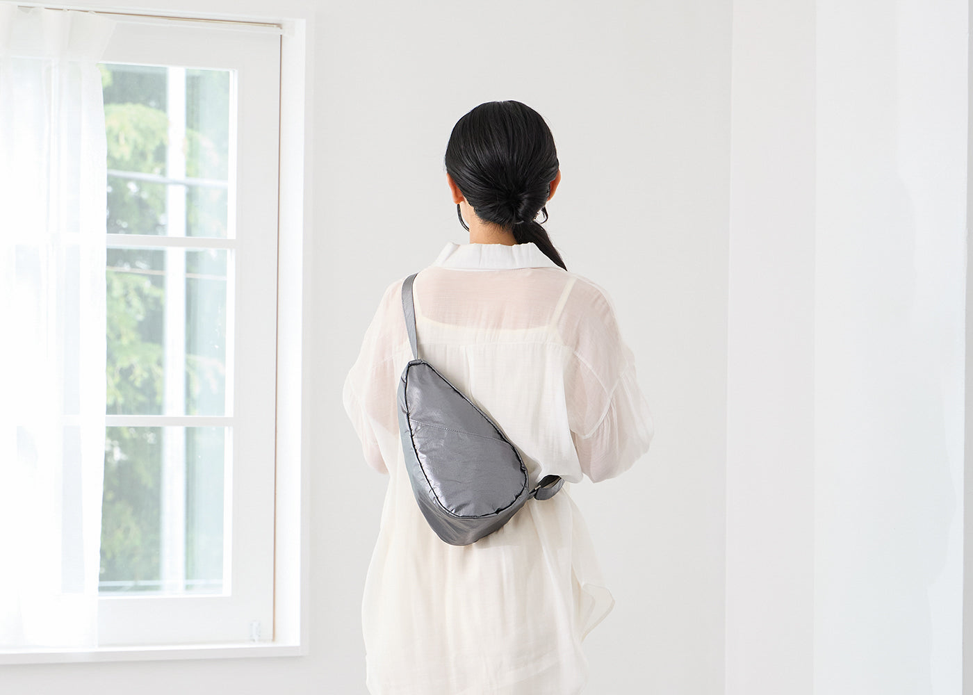 ヘルシーバックバッグ　メタリック　スリング　新仕様　25 AW 男女兼用 ヘルシーバックバッグ メタリック スリング - コンパクト3.5リットルの