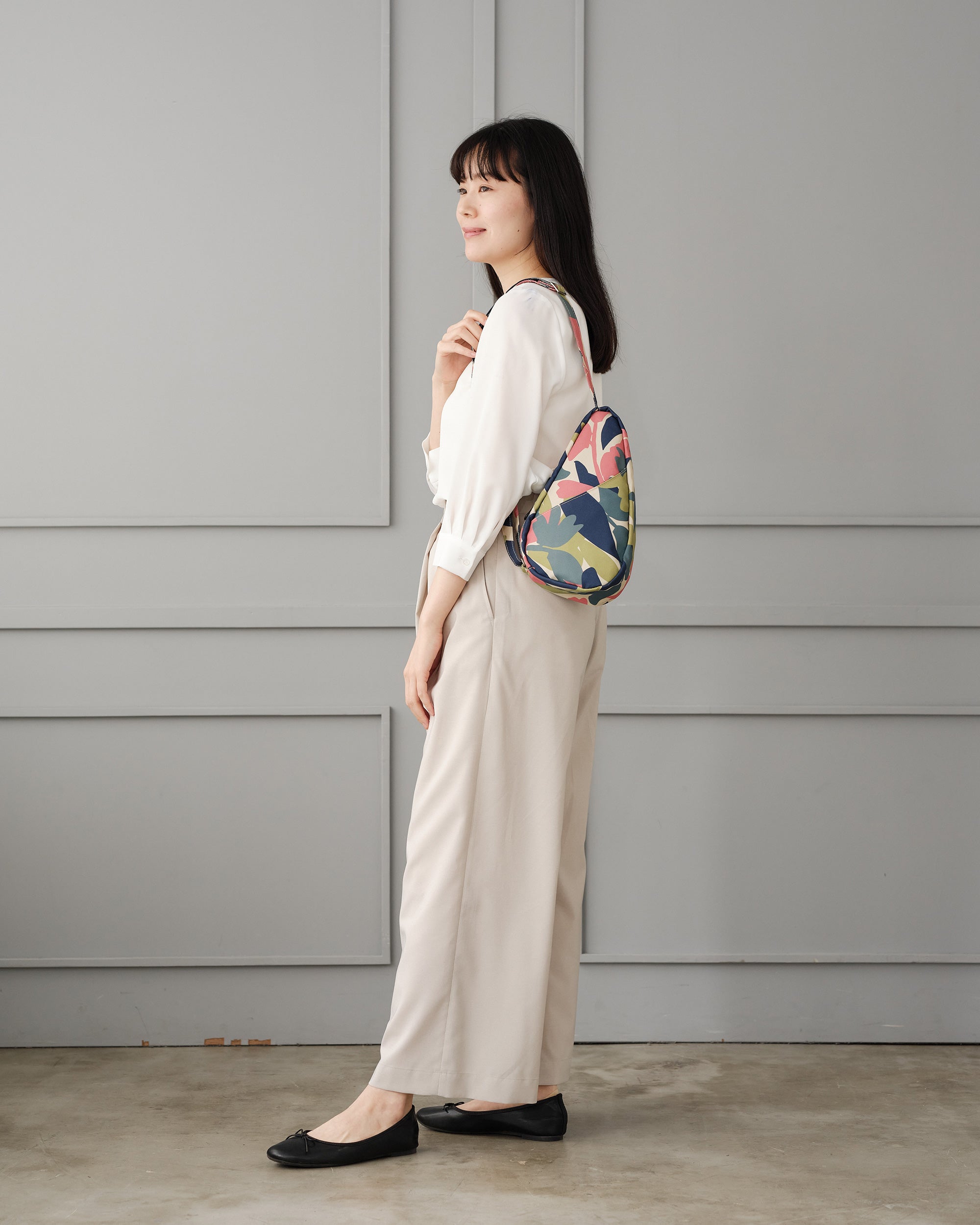 ヘルシーバックバッグ 《先行販売》プリント スリング（ノミィ） マキシフローラ コーラル 26AW 26AW 26AW NEW 26AW先行販売 26AW先行販売_在庫分 会員限定カート表示
