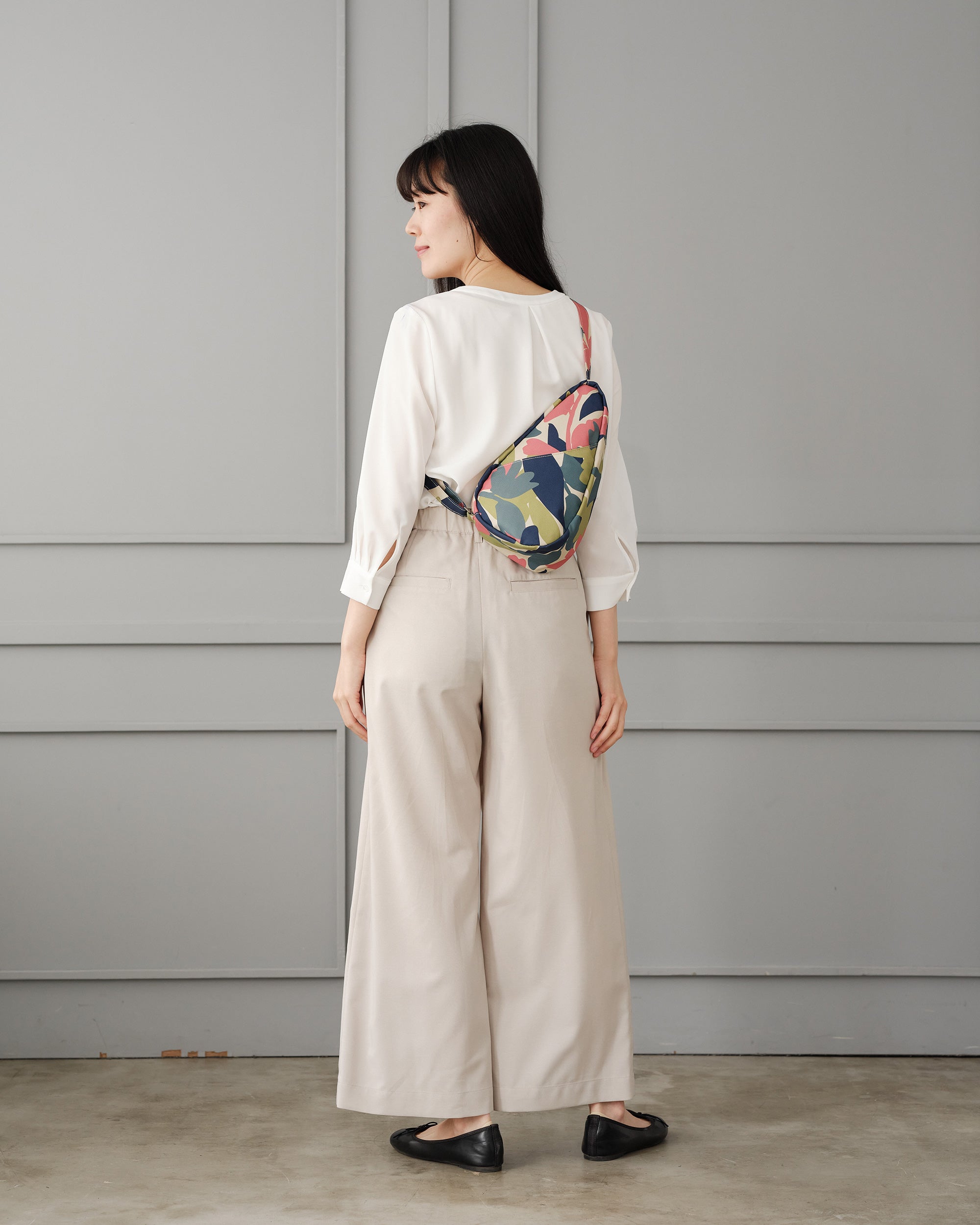 ヘルシーバックバッグ 《先行販売》プリント スリング（ノミィ） マキシフローラ コーラル 26AW 26AW 26AW NEW 26AW先行販売 26AW先行販売_在庫分 会員限定カート表示