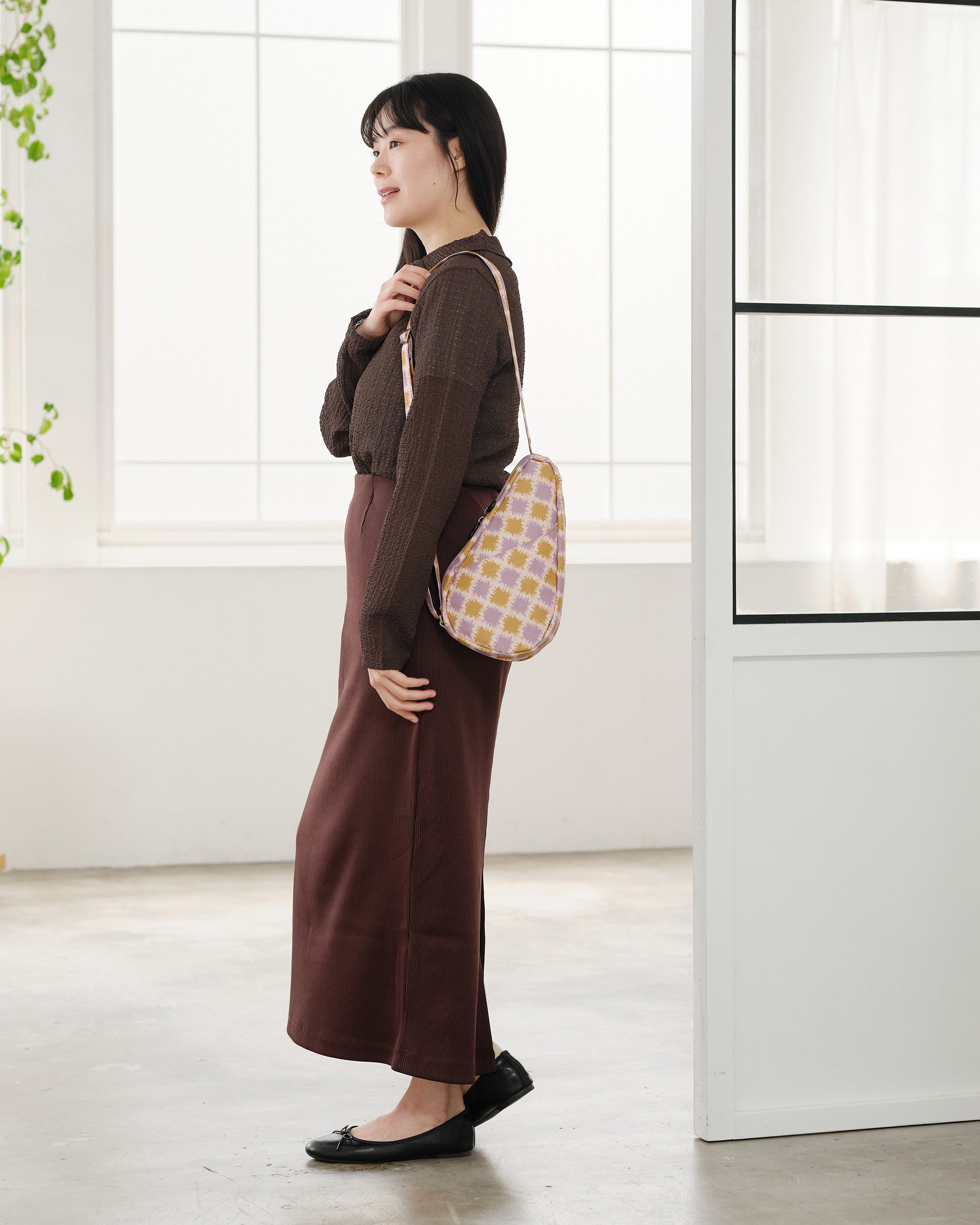 ヘルシーバックバッグ 《先行販売》プリント スリング（ノミィ） フリークエンシー グロー 26AW 26AW 26AW NEW 26AW先行販売 26AW先行販売_在庫分 会員限定カート表示