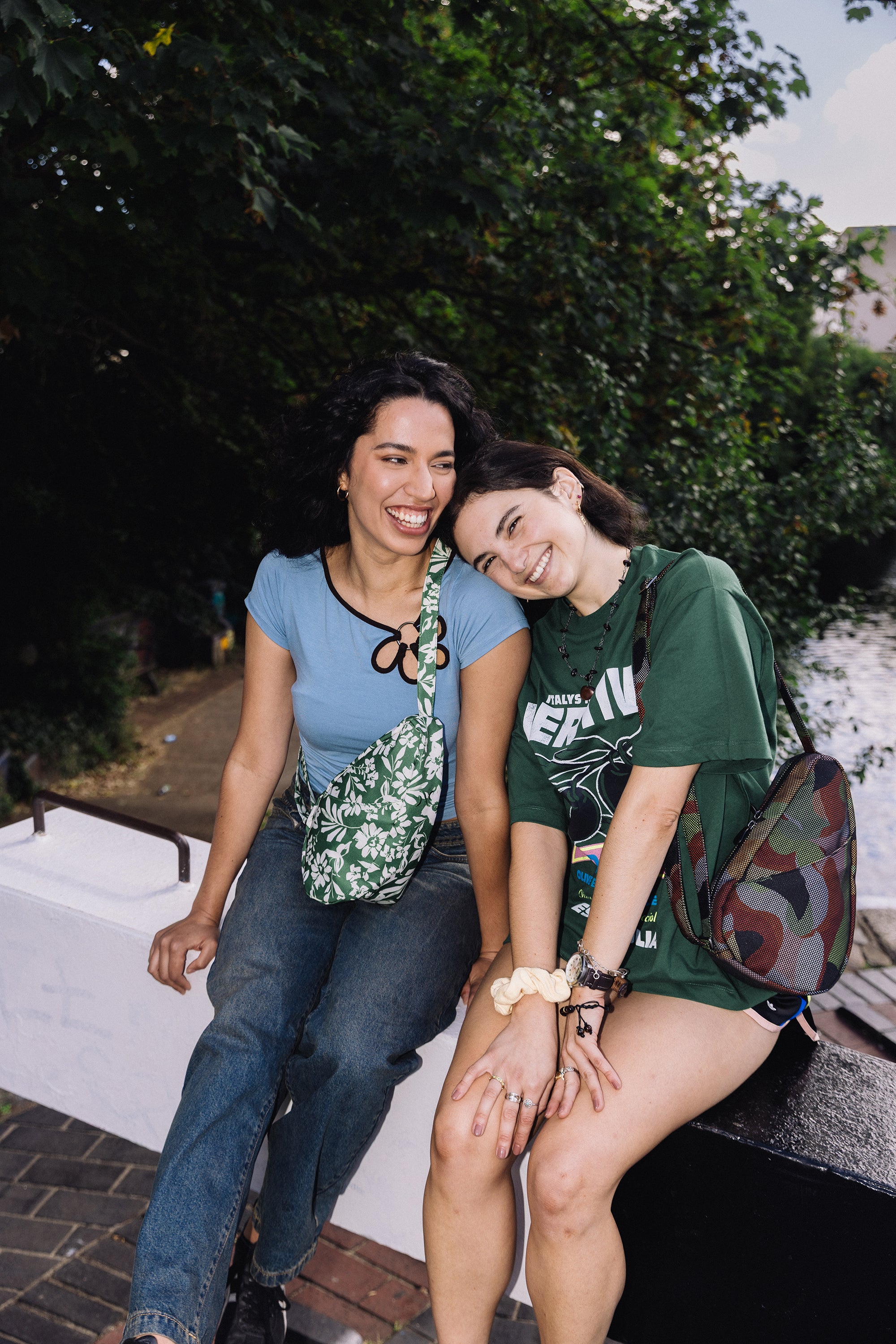 ヘルシーバックバッグ 《先行販売》プリント スリング メドウグリーン 26SS 26SS 26SS NEW パターン＆プリント 会員限定カート表示