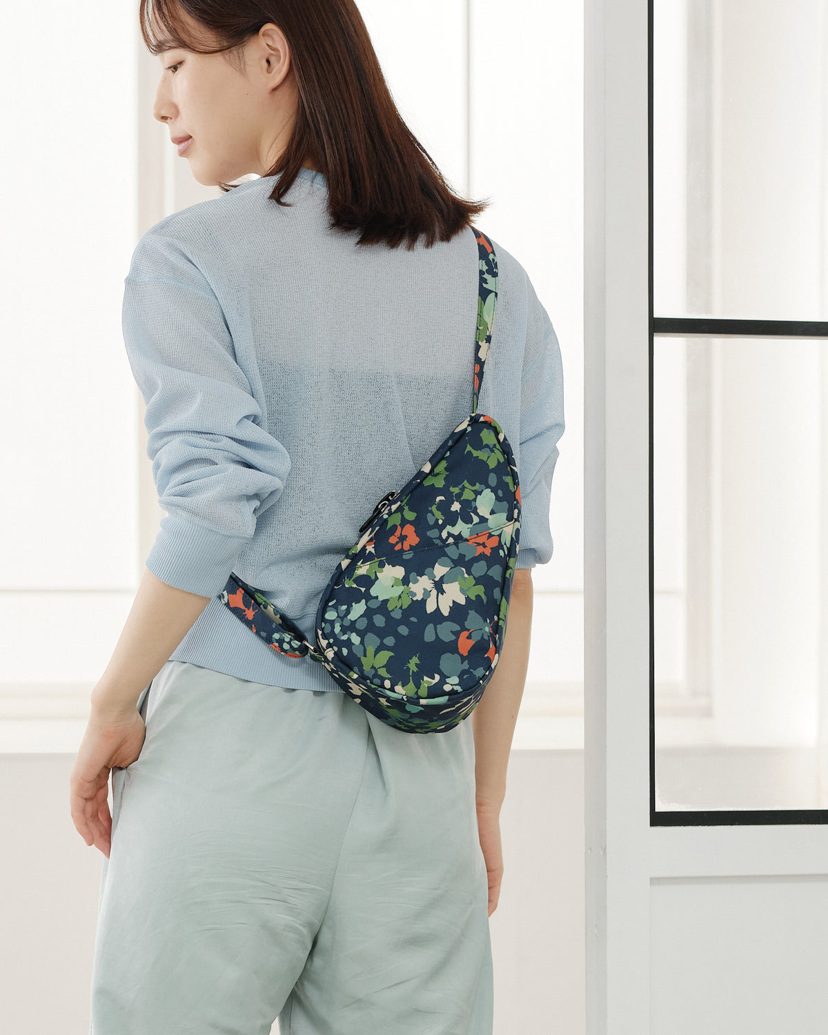 ヘルシーバックバッグ プリント スリング（ノミィ） ナイトガーデン モス 26AW 26AW 26AW NEW 26AW先行販売 パターン・柄 パターン＆プリント