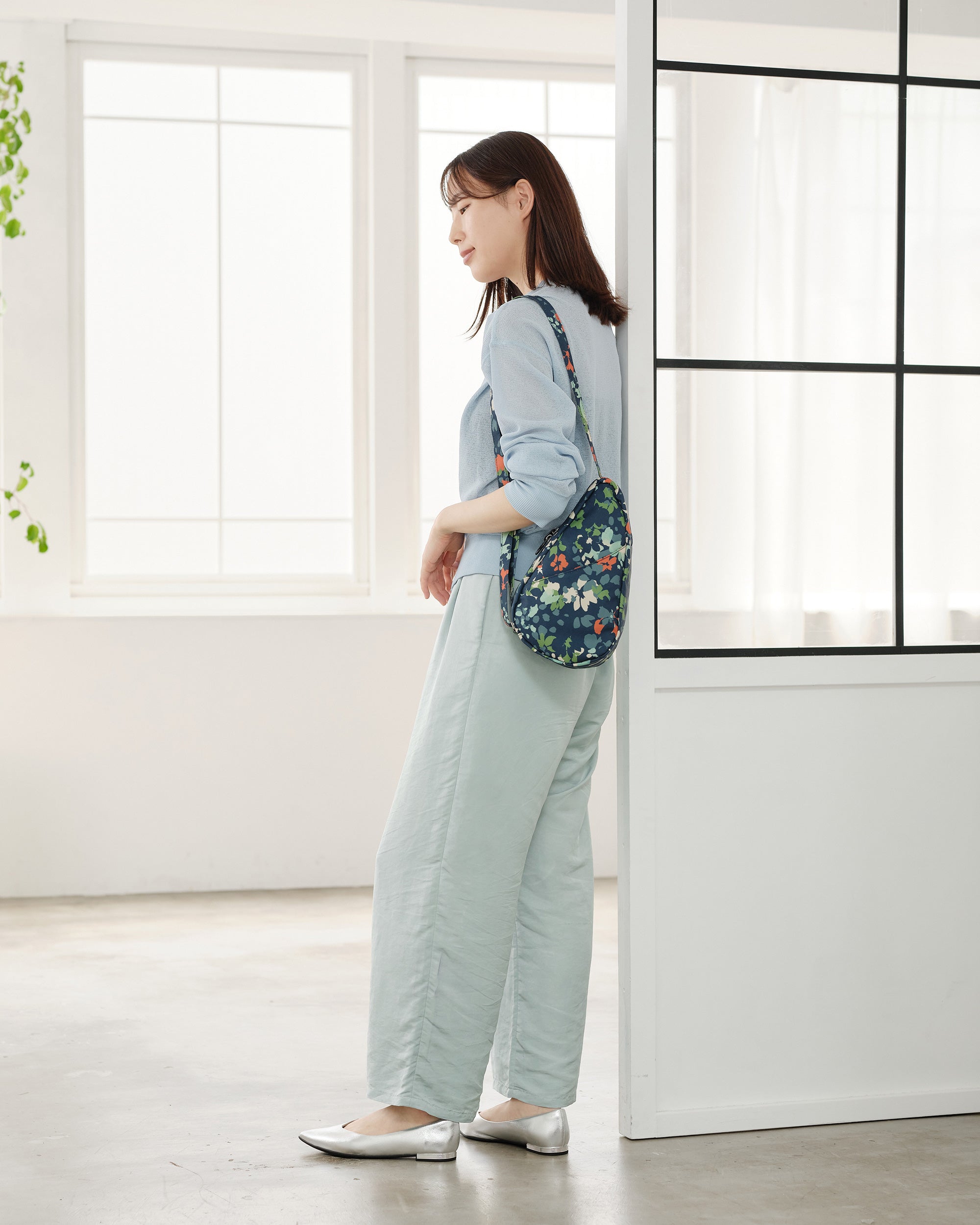 ヘルシーバックバッグ 《先行販売》プリント スリング（ノミィ） ナイトガーデン モス 26AW 26AW 26AW NEW 26AW先行販売 26AW先行販売_在庫分 会員限定カート表示