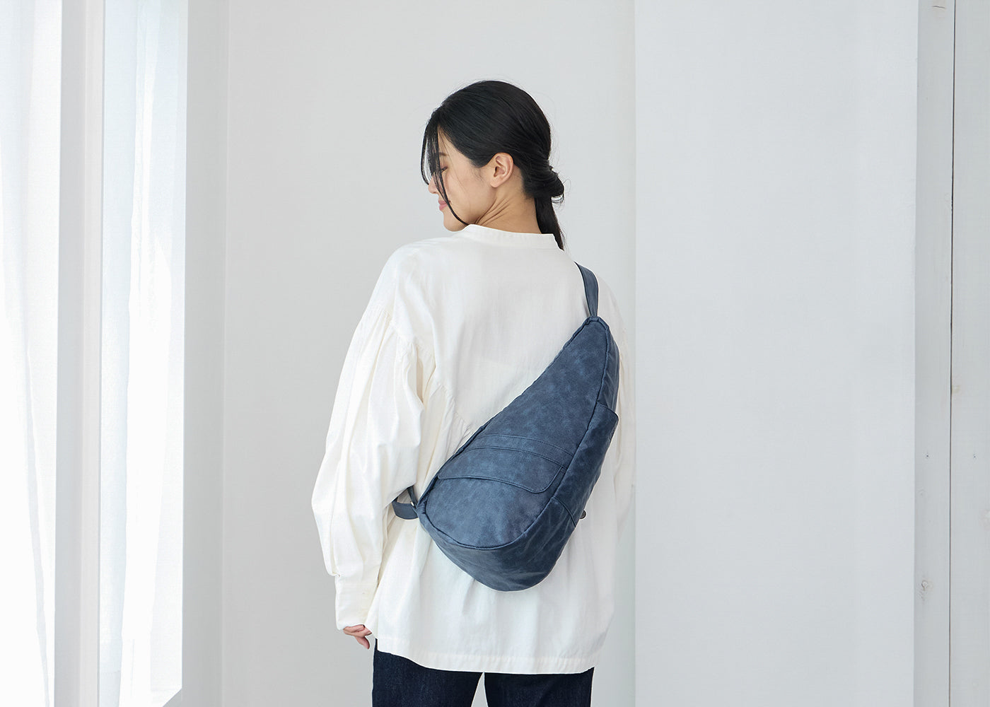 hbbs4203bl_model.jpg?v=