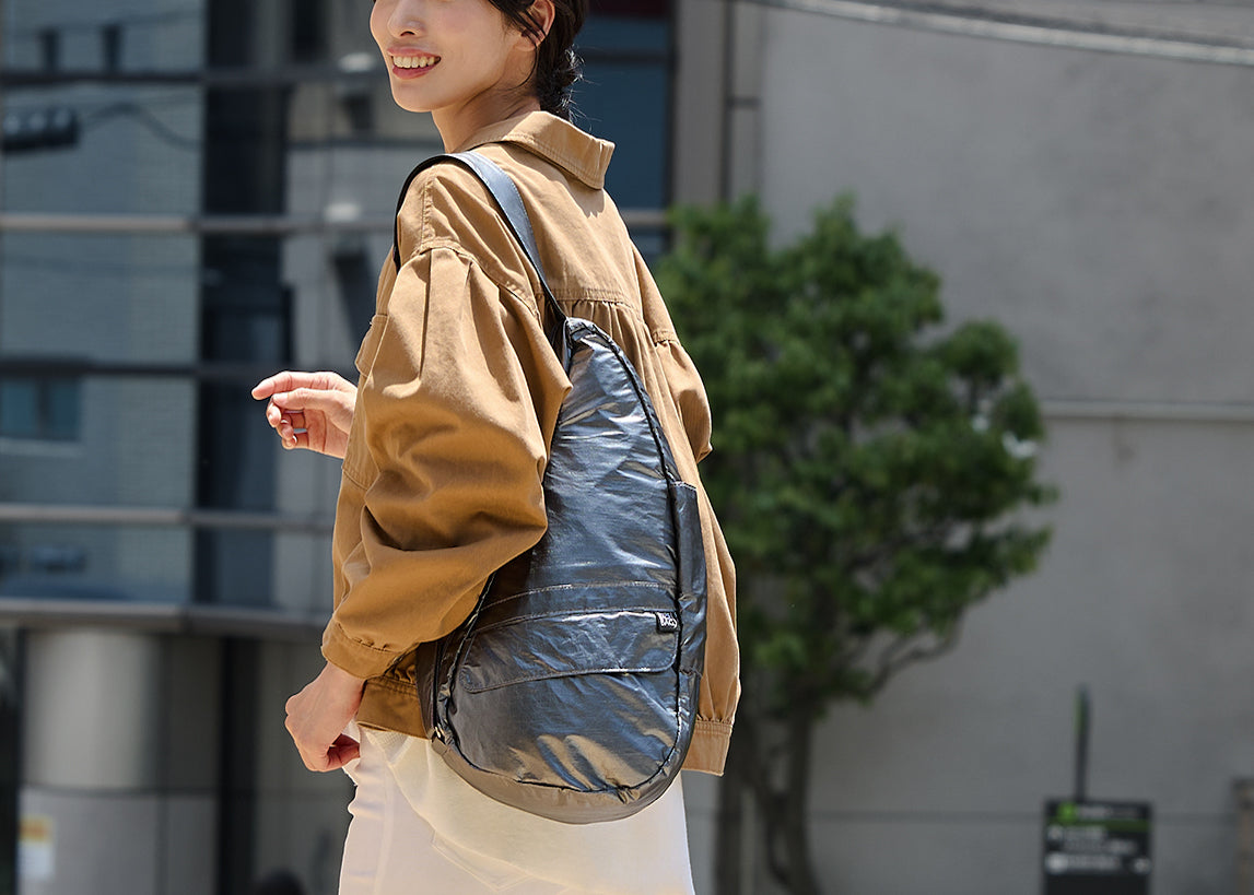 ヘルシーバックバッグ メタリック Sサイズ グリーン - 軽量ショルダー