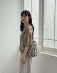 《予約販売／8月25日出荷予定》フォークロア スリング（ノミィ） ブラウン 26AW