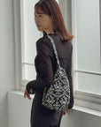 《予約販売／8月25日出荷予定》フォークロア スリング（ノミィ） ブラック 26AW